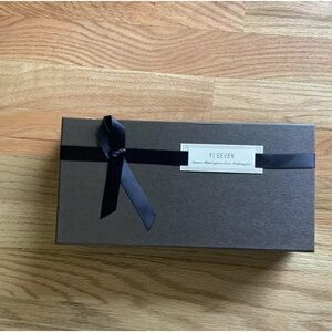 NIB YI SEVEN Gloves - Ladies Size 6.5